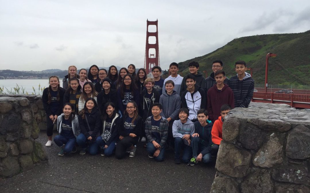 3 rows of students with Golden Gate Bridge in the background